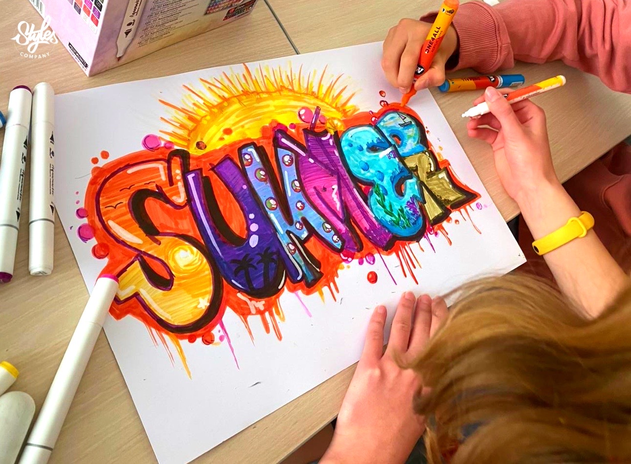 Kleurrijk graffiti letters ontwerp gemaakt tijdens een workshop