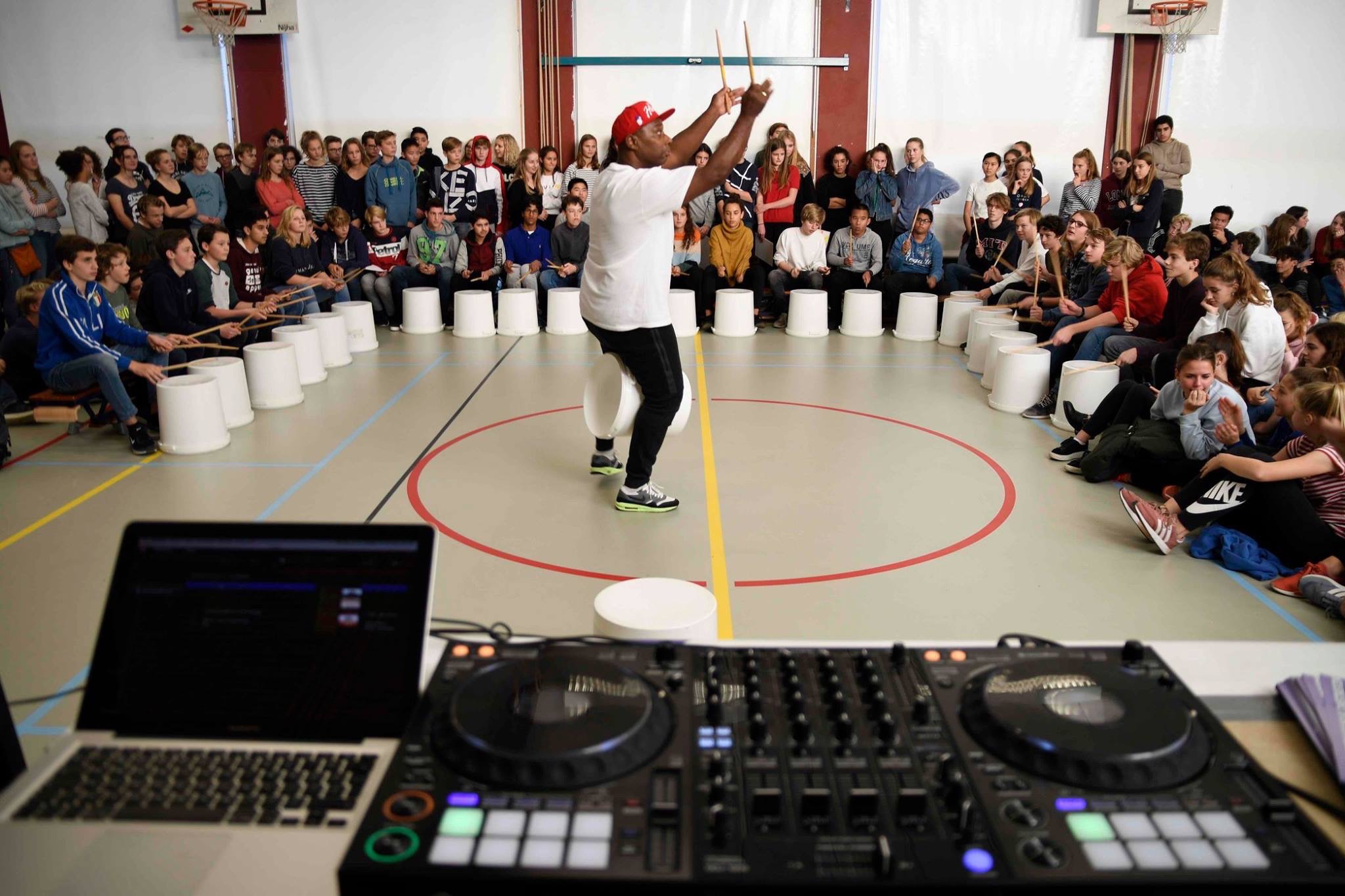 Percussie workshop voor leerlingen op school door STYLES Company